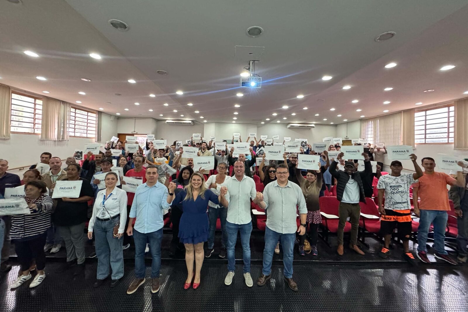 Ciclo do Cuida Paraná em Maringá reúne 128 alunos com migrantes de cinco países