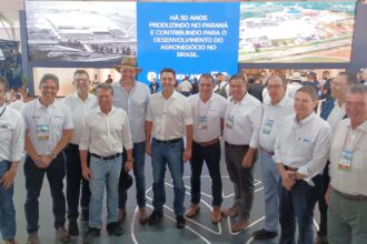 Ratinho Junior destaca modelo inovador do agro paranaense em visita à Agrishow