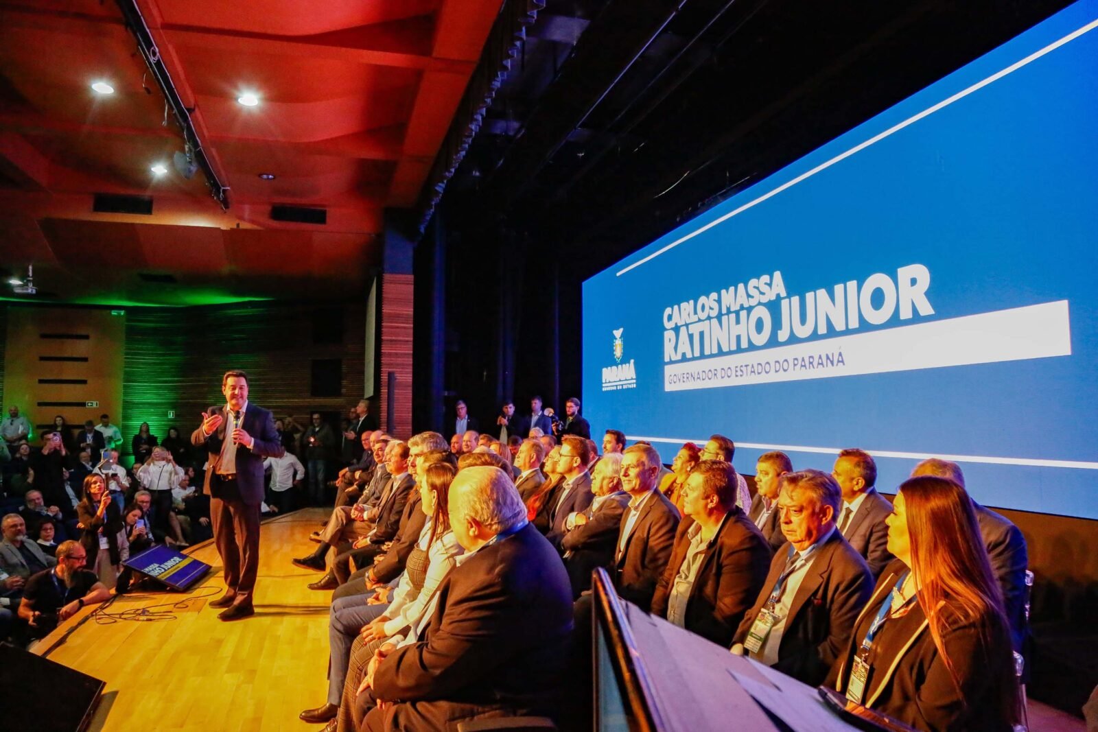 Ratinho Junior destaca parceria com municípios na posse da nova diretoria da AMP