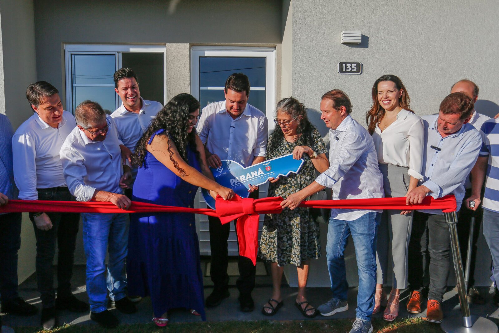 Ratinho Junior inaugura bairro planejado com 371 casas em Assis Chateaubriand