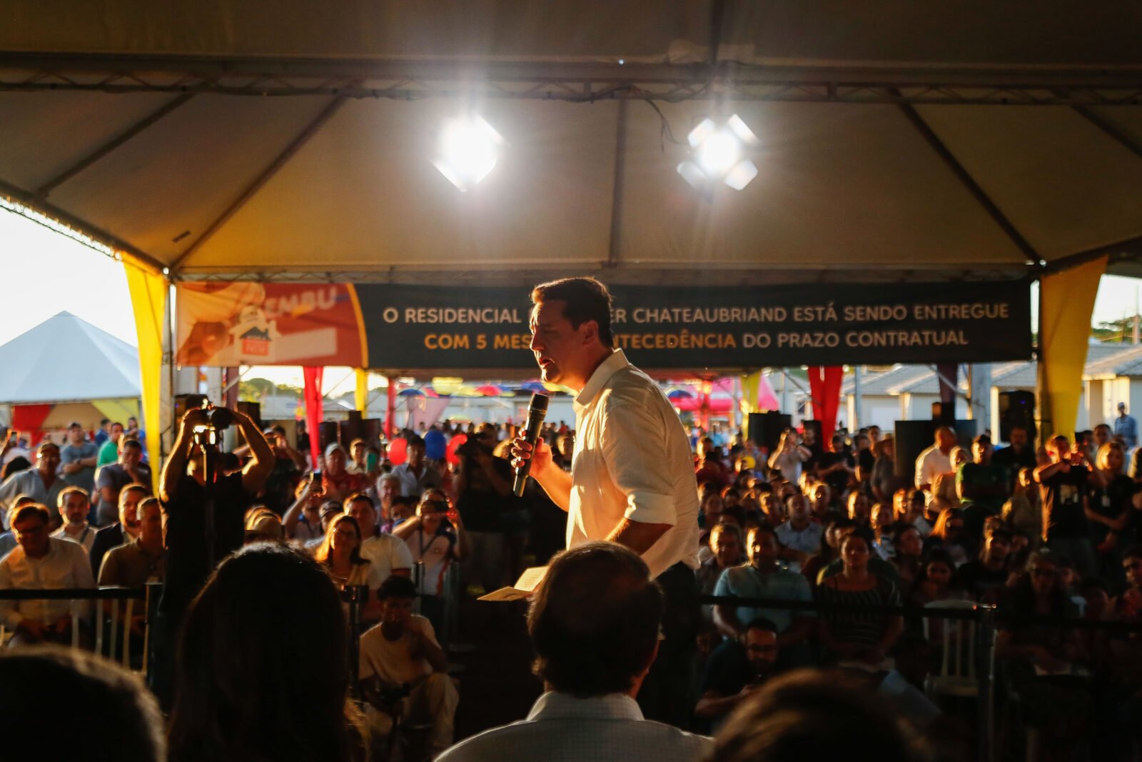Ratinho Junior inaugura bairro planejado com 371 casas em Assis Chateaubriand