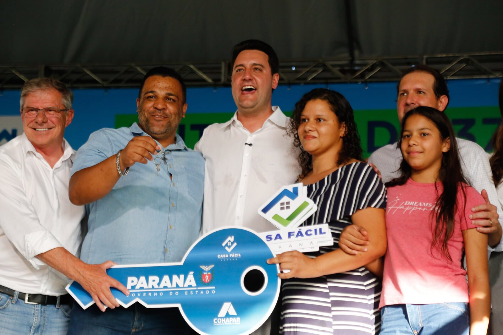 Ratinho Junior inaugura bairro planejado com 371 casas em Assis Chateaubriand