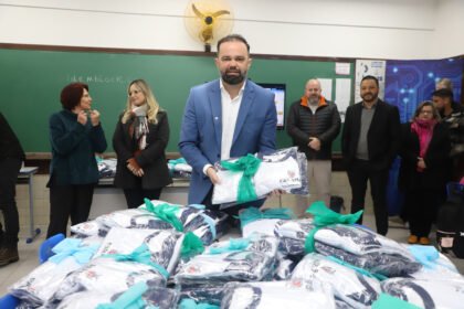 Estado vai distribuir uniformes para alunos de todas as 412 escolas de tempo integral