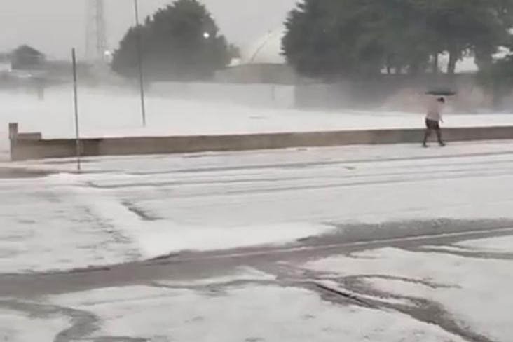 Tempestade de granizo danifica 600 casas em Castro; Estado auxilia município com ações emergenciais