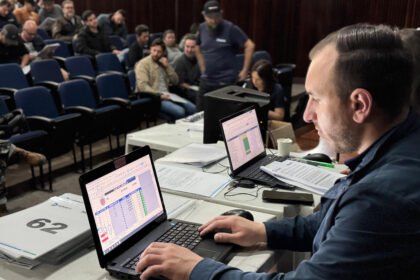 Detran-PR arrecada mais de R$ 4,8 milhões em leilões de veículos e materiais ferrosos