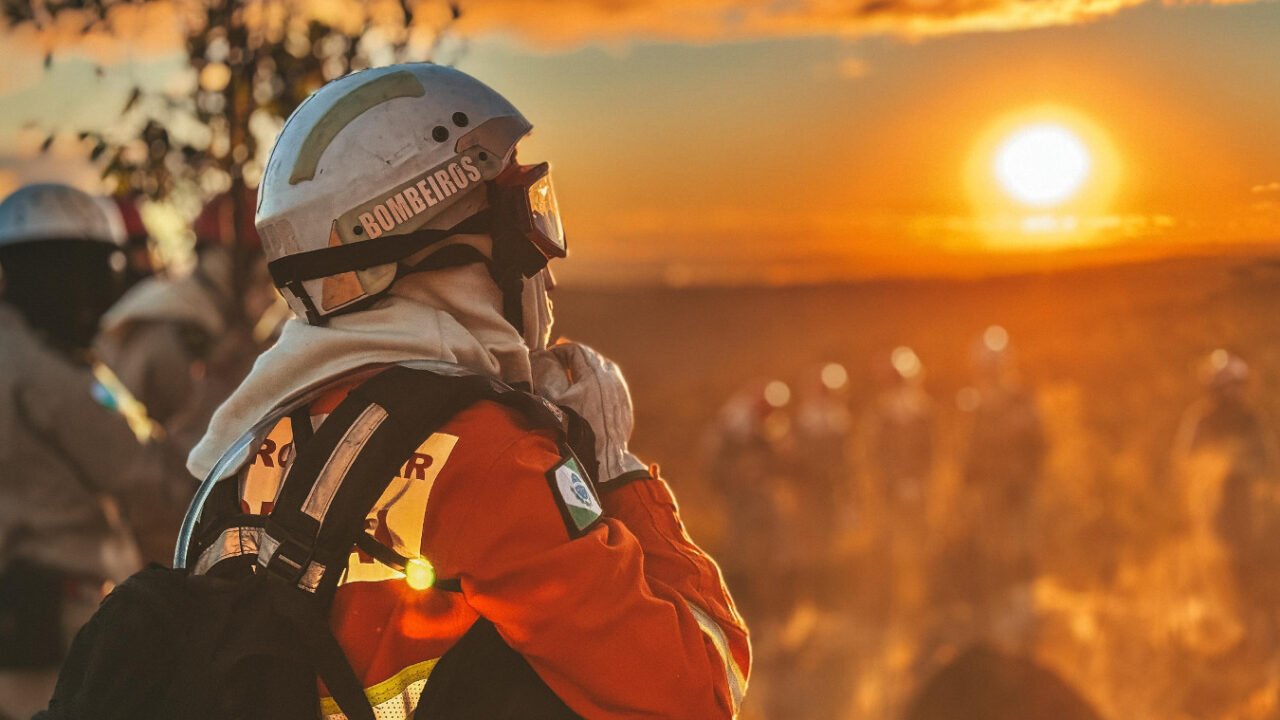 Incêndios florestais caem 50% em agosto, mas tempo seco em setembro preocupa