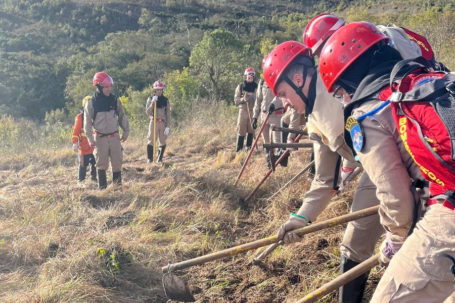 Incêndios florestais caem 50% em agosto, mas tempo seco em setembro preocupa