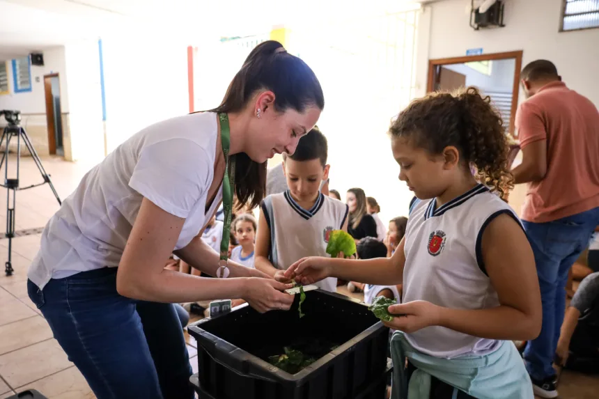 🌱 Escolas sustentáveis: compostagem que transforma resíduos em solução!